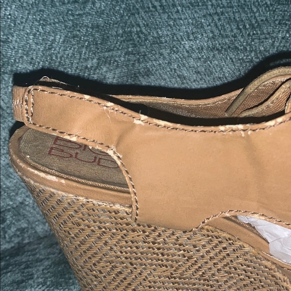 ❄️WINTER SALE PRICE $15❄️ Tan Wedge Sandals - Picture 5 of 7